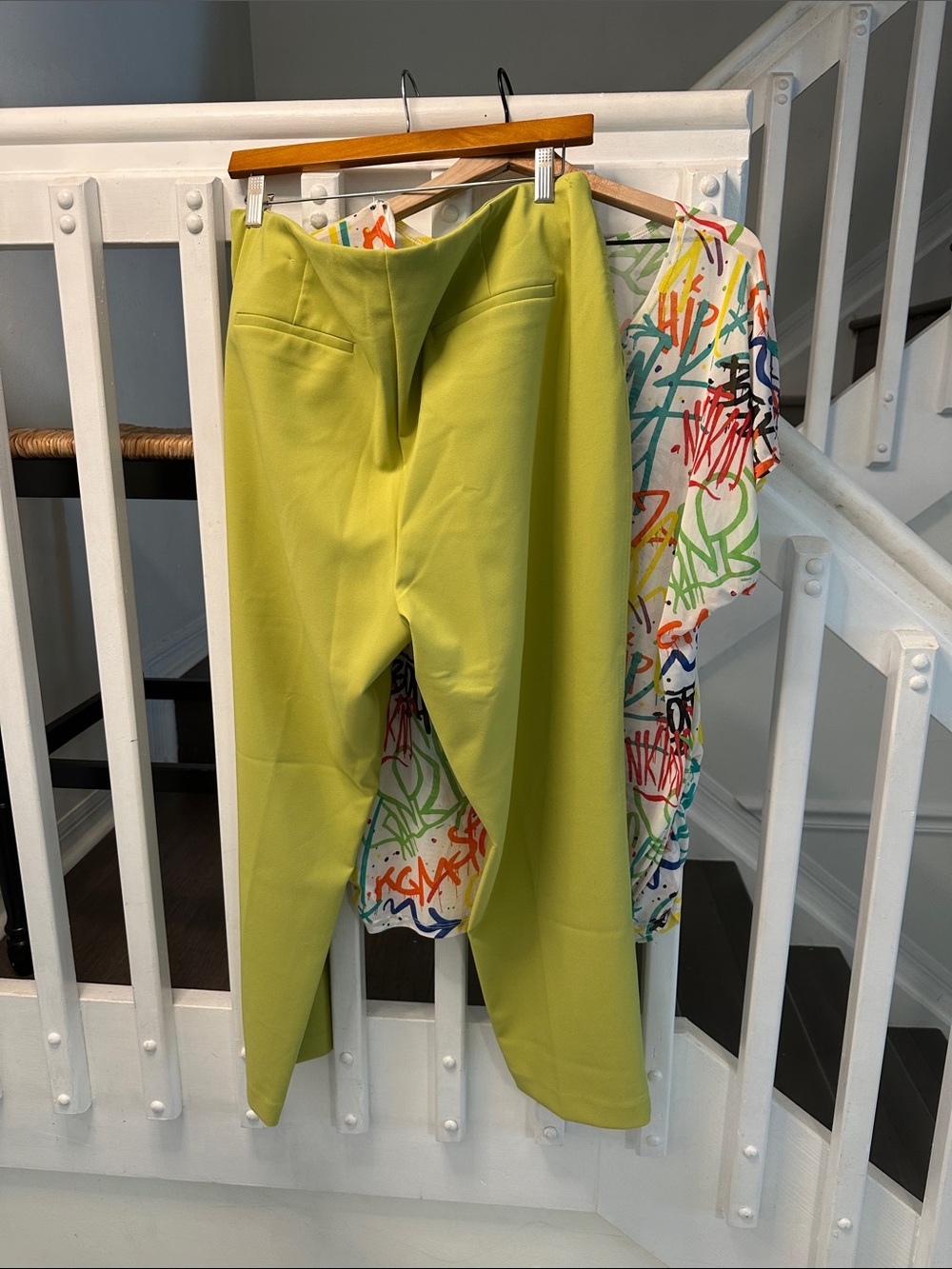 Rachel Zoe Lime Green Cropped Pants with Multicolor Graffiti Top - Picture 2 of 2